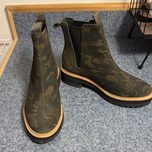 Toms Green Camouflage Ankle Boots